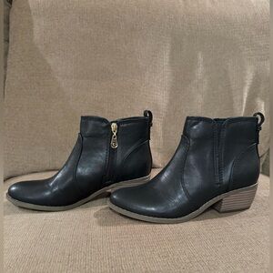 G by Guess Towny Black side zip booties, Women’s 6, EUC with box